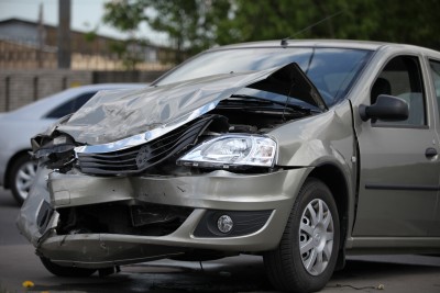 זיכוי נאשמת בגרימת תאונת דרכים מחמת הספק בגין ממצאי דו``ח בוחן תנועה